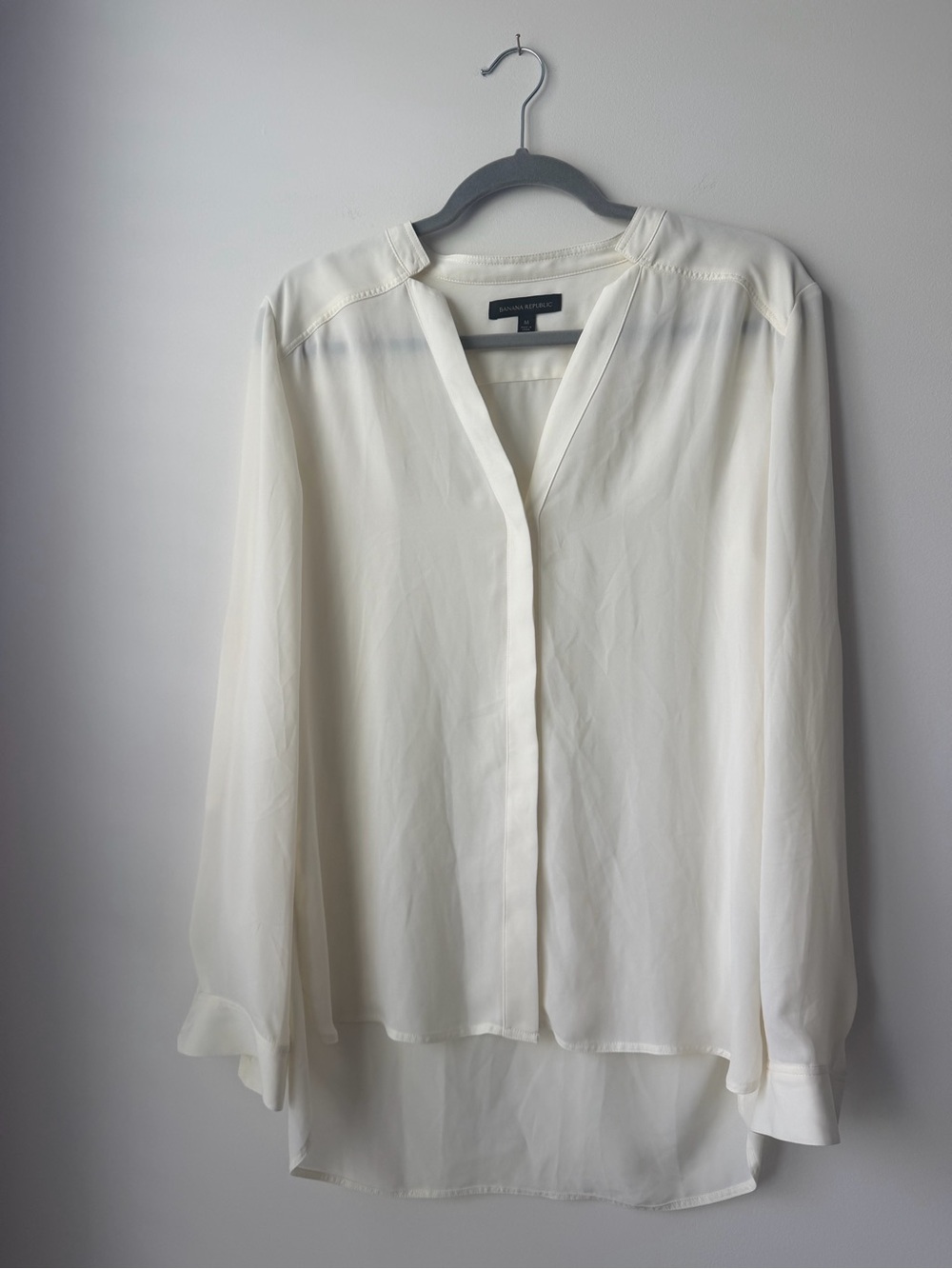 Banana Republic Ivory V-Neck Long-Sleeve Blouse